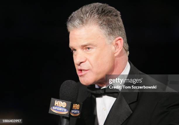 Boxing Rounds Commentator 84 Hbo Boxing Commentator Stock Photos, High-Res Pictures, and Images ...