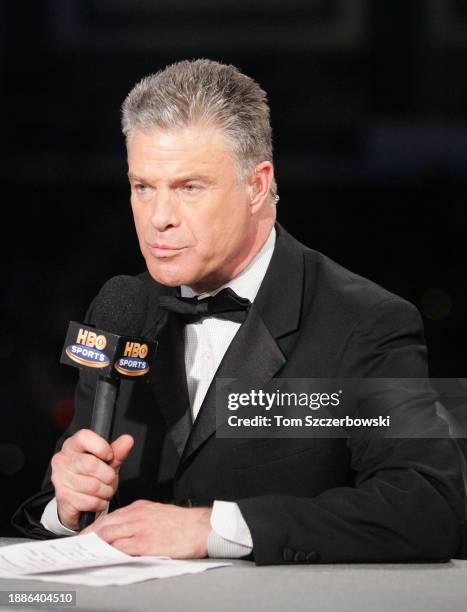 Boxing Rounds Commentator 121 Hbo Commentator Stock Photos, High-Res Pictures, and Images - Getty ...