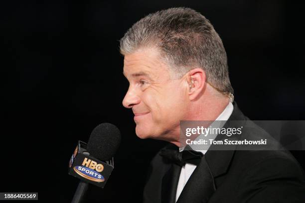 Boxing Rounds Commentator 84 Hbo Boxing Commentator Stock Photos, High-Res Pictures, and Images ...