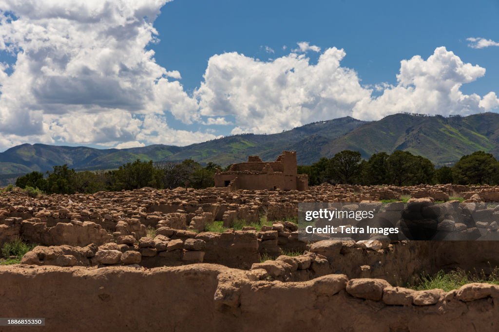 USA, New Mexico, Espanola, Puye Cliffs, Puye Cliff Dwellings on sunny day