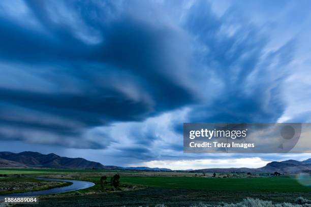 arcus cumulonimbus storm clouds rolling across farmland - oxbow bend stock pictures, royalty-free photos & images