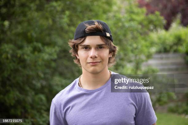 portraits of a young teenager of 17 years old - 16 17 years imagens e fotografias de stock