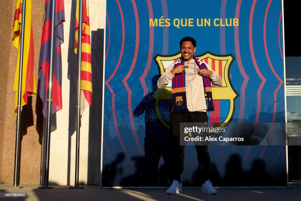 Victor Raro Que Vitor Roque poses for the media as he is unveiled as new FC Barcelona ...