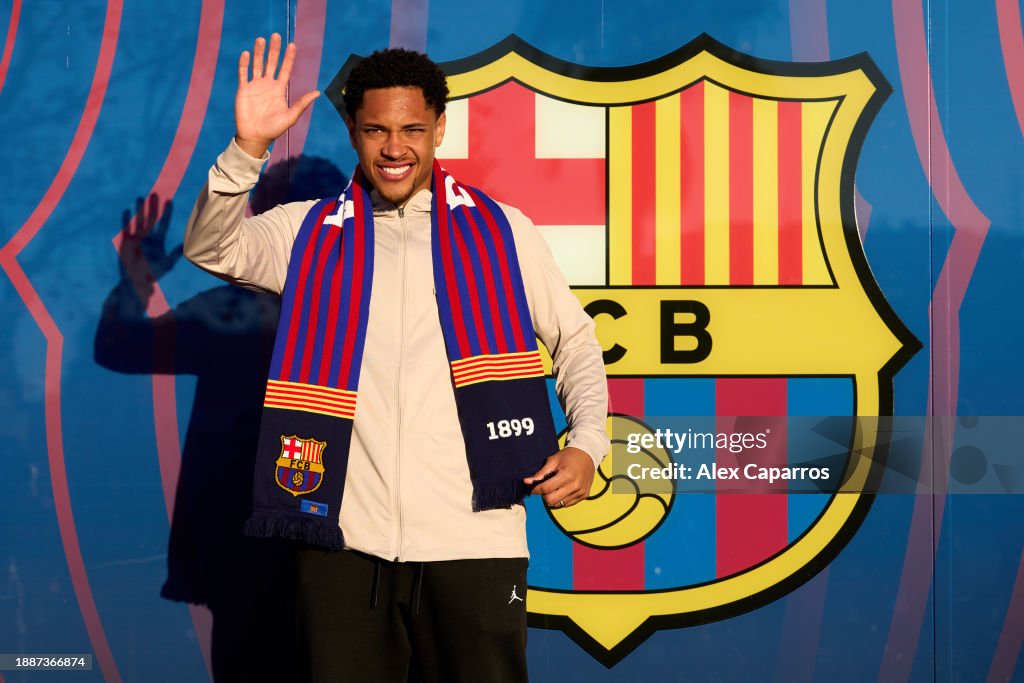 Victor Raro Que Vitor Roque poses for the media as he is unveiled as new FC Barcelona ...