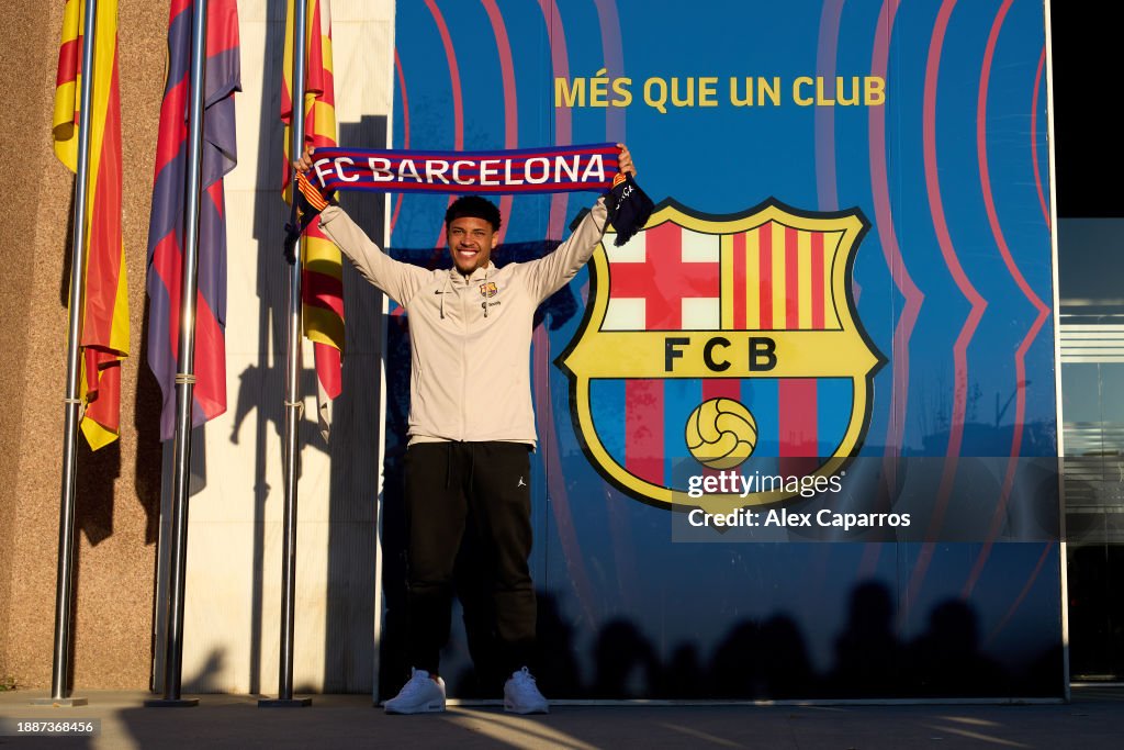 Victor Raro Que Vitor Roque poses for the media as he is unveiled as new FC Barcelona ...