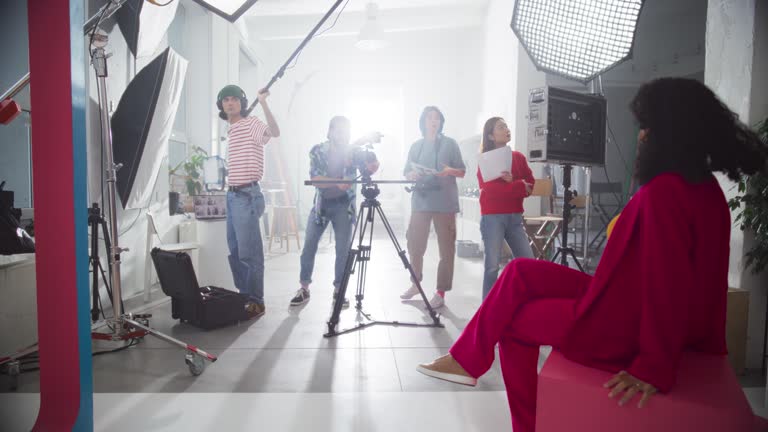 https://media.gettyimages.com/id/1887455465/video/wide-shot-of-a-group-of-young-film-students-working-on-their-school-project-creative-crew.jpg?b=1&s=640x640&k=20&c=pYdj0cltkCx8kBXddUGk7GFyCP9_noWIKlN36ELx2jo=