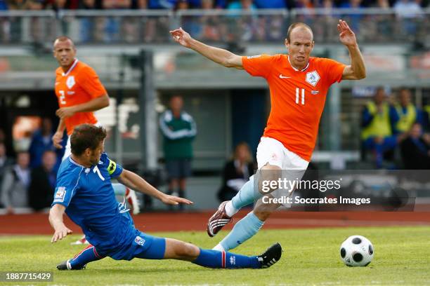 Holland Arjen Robben Iceland Hermann Hreidarsson during the World Cup Qualifier match between Iceland v Holland on June 6, 2009