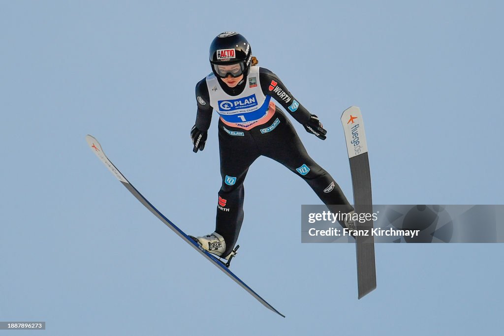 FIS Ski Woman Jumping World Cup - HS142