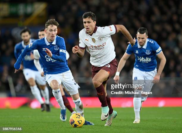 Rodri of Manchester City runs with the ball during the Premier League match between Everton FC and Manchester City at Goodison Park on December 27,...