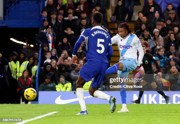 Michael Olise of Crystal Palace scores their team's first goal during the Premier League match between Chelsea FC and Crystal Palace at Stamford...