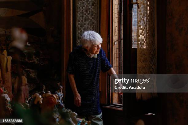 Teresa and Susana open the window that faces the street every day, the figures are exhibited between December 8 and January 6, the day the Three Wise...