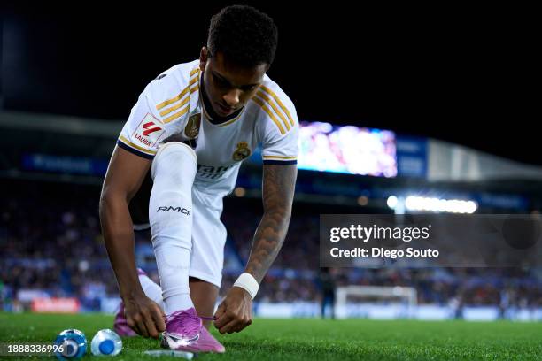 Rodrygo Goes of Real Madrid CF ties his cleats prior the game the LaLiga EA Sports match between Deportivo Alaves and Real Madrid CF at Estadio de...