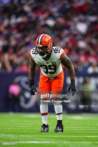Za'Darius Smith of the Cleveland Browns lines up during an NFL football game against the Houston Texans at NRG Stadium on December 24, 2023 in...
