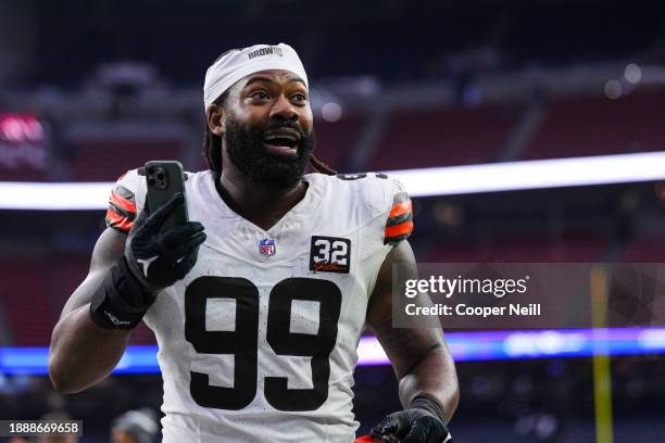 Za'Darius Smith of the Cleveland Browns walks off of the field after an NFL football game against the Houston Texans at NRG Stadium on December 24,...