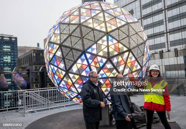 Countdown Entertainment President Jeffrey Strauss and executive vice president of Sino-American Friendship Association Li Li unveil the Times Square...