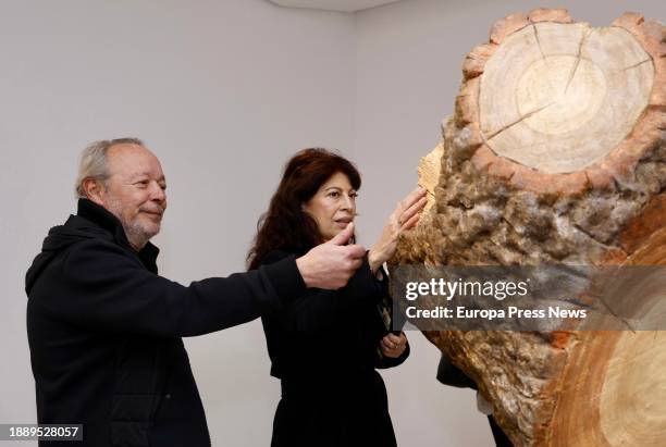 The Minister of Equality, Ana Redondo, and the artist Enrique Reche next to one of the works of his exhibition 'Arbol', at the Patio Herreriano...