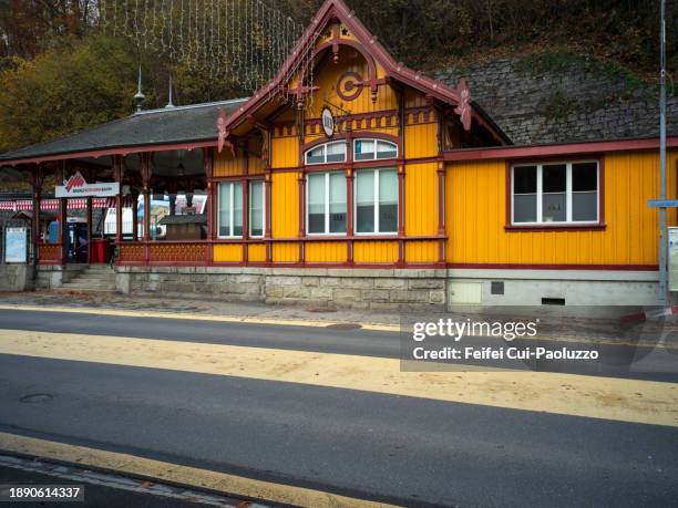 train station at brienz - brienz stock-fotos und bilder