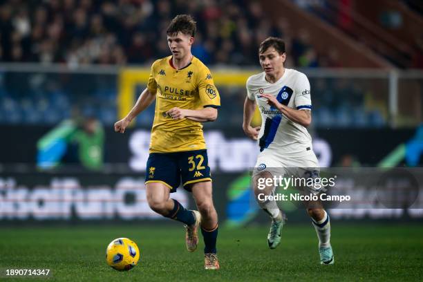 Morten Frendrup of Genoa CFC is challenged by Nicolo Barella of FC Internazionale during the Serie A football match between Genoa CFC and FC...