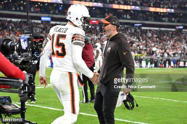 Joe Flacco and head coach Kevin Stafanski of the Cleveland Browns celebrate a touchdown against the New York Jets at Cleveland Browns Stadium on...