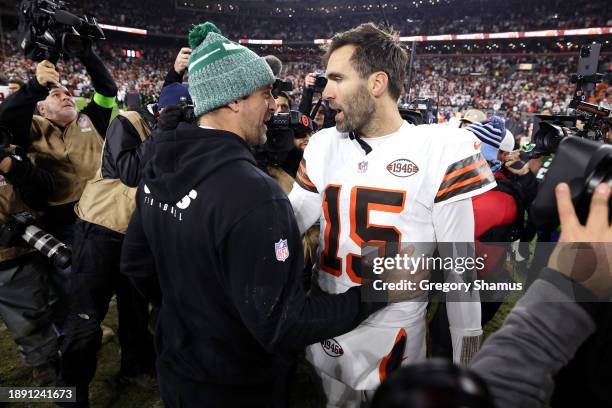 Aaron Rodger of the New York Jets talks with Joe Flacco after the game at Cleveland Browns Stadium on December 28, 2023 in Cleveland, Ohio.