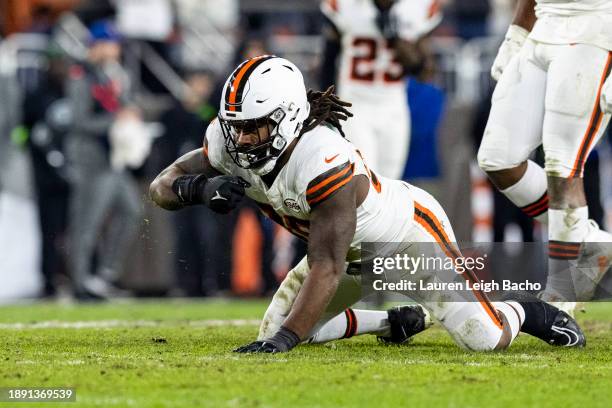 Za'Darius Smith of the Cleveland Browns celebrates after a sack during the game against the New York Jets at Cleveland Browns Stadium on December 28,...