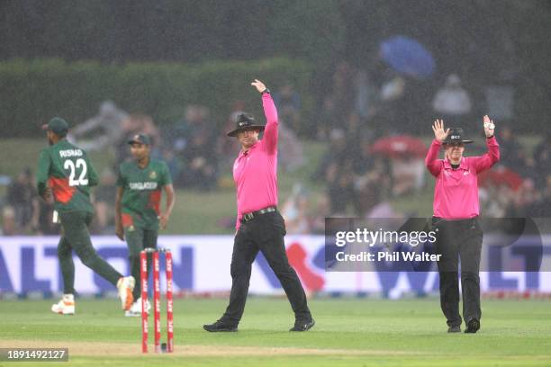 Umpires Shaun Haig and Kim Cotton signal a rain delay during game two of the Twenty20 series between the New Zealand Blackcaps and Bangladesh at Bay...