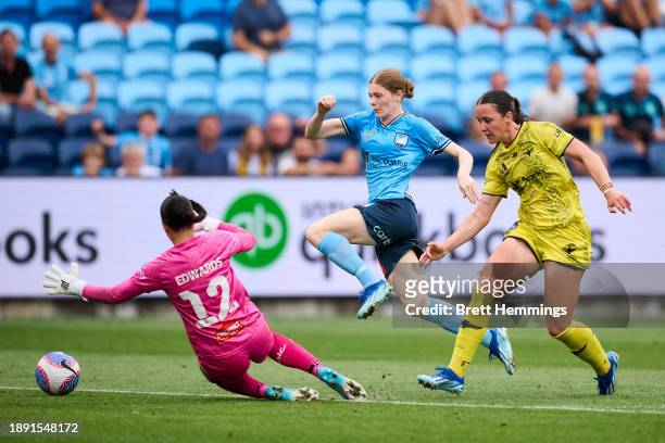 Cortnee Vine of Sydney FC controls the ball during the A-League Women round 10 match between Sydney FC and Wellington Phoenix at Allianz Stadium, on...