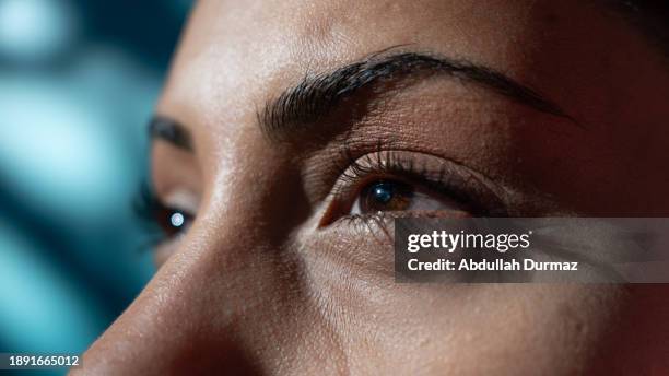 close-up female eyes with dark skin color - dark skin tone stock pictures, royalty-free photos & images