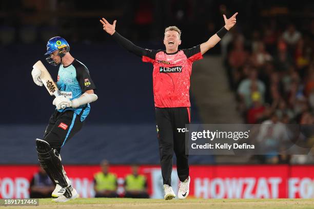 Peter Siddle of the Renegades celebrates the dismissal of Adam Hose of the Sixers during the BBL match between Melbourne Renegades and Adelaide...