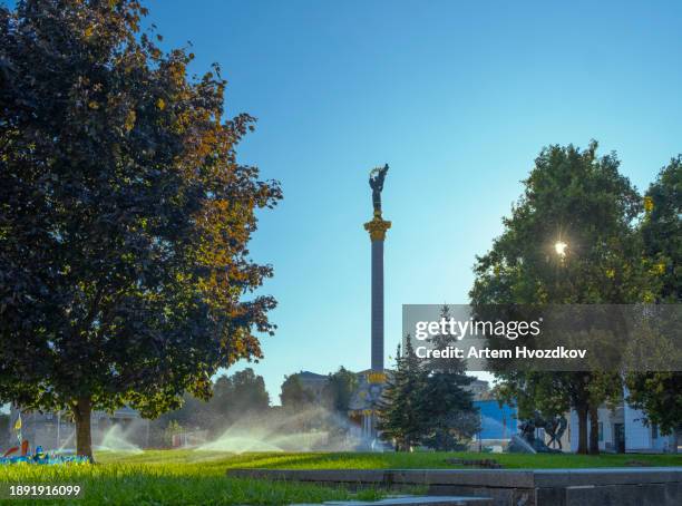 the stella statue on maidan square in kyiv, ukraine - maidan nezalezhnosti stock pictures, royalty-free photos & images