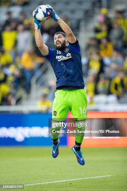 Los Angeles FC goalkeeper Maxime Crepeau practices before the Audi MLS Cup Final game between Los Angeles FC and Columbus Crew at Lower.com Field on...