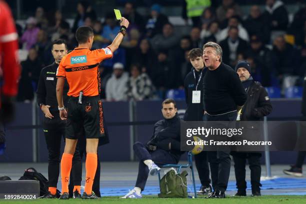 Referee Marco Di Bello shows a yellow card to Walter Mazzarri SSC Napoli coach during the Serie A TIM match between SSC Napoli and AC Monza at Stadio...