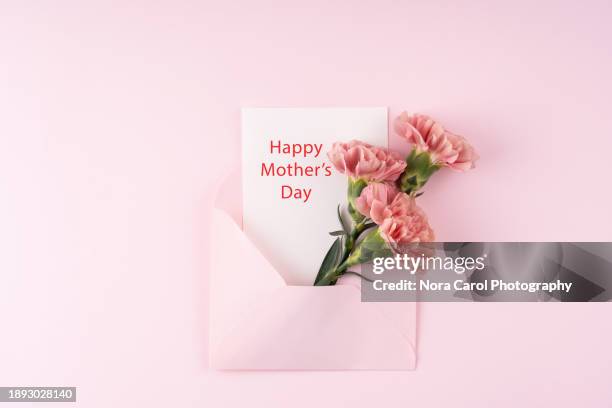 happy mother's day greeting card with envelope and flower on pink background - flower arrangement carnation ストックフォトと画像