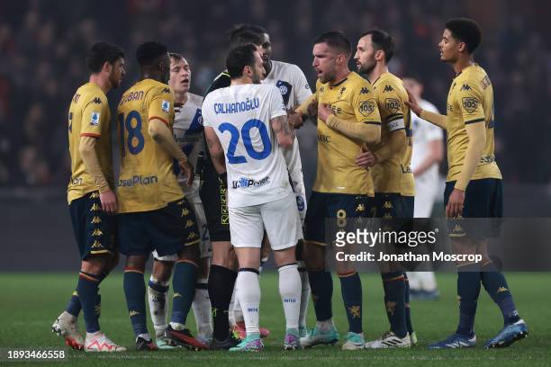 Kevin Strootman of Genoa CFC reacts towards the Referee Daniele Doveri and opponents following Marko Arnautovic of FC Internazionale's goal during...