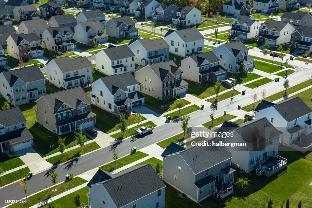 Numerosas casas suburbanas em Ann Arbor, Michigan