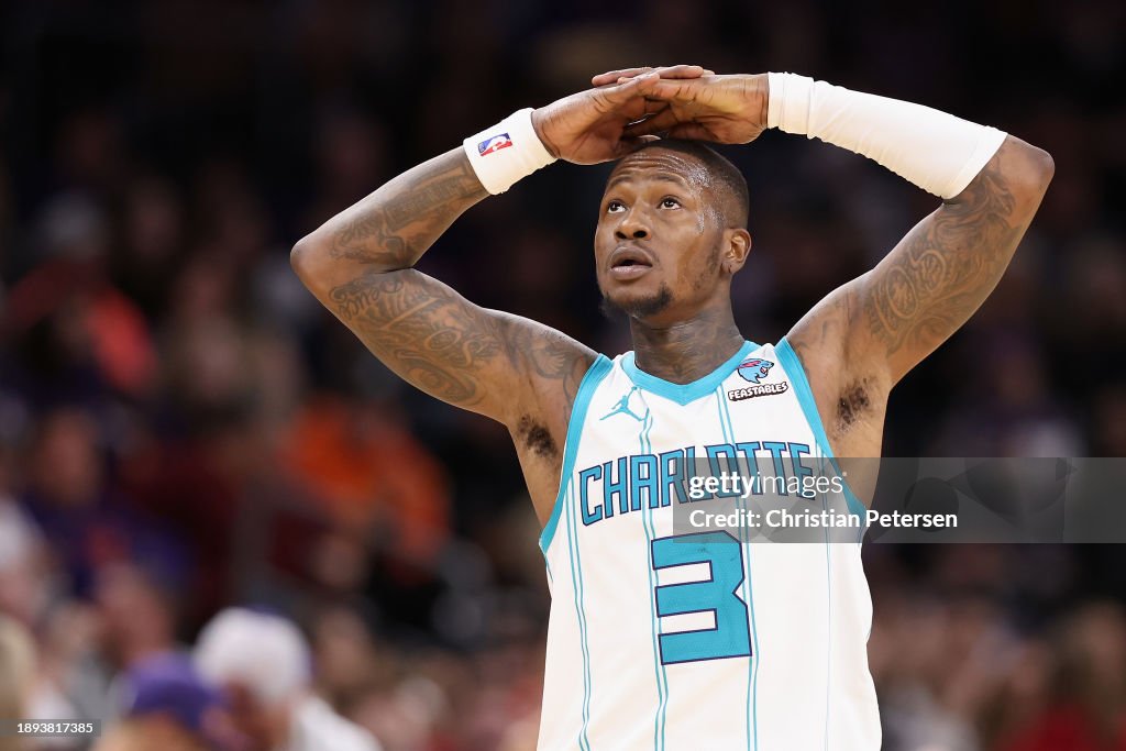 Charlotte Hornets v Phoenix Suns