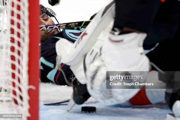 Jordan Eberle of the Seattle Kraken watches a loose puck against Carter Hart of the Philadelphia Flyers during the second period at Climate Pledge...