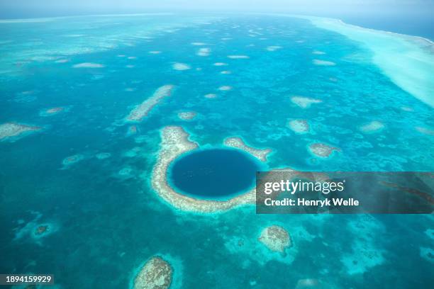 belize - great blue hole imagens e fotografias de stock