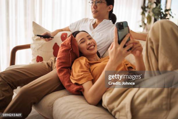 chillen wie zu hause fühlen. - websurfen stock-fotos und bilder