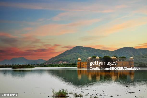 jal mahal, water palace, is a palace in the middle of the man sagar lake in jaipur city, the capital of the state of rajasthan, india, asia - jal mahal stock pictures, royalty-free photos & images