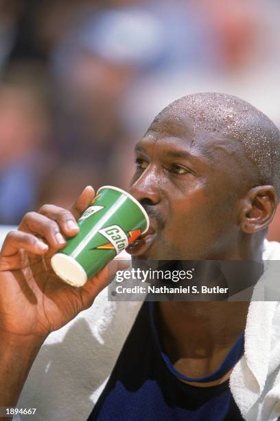 Michael Jordan of the Washington Wizards drinks from a Gatorade cup during the NBA game against the Los Angeles Lakers at Staples Center on March 28,...