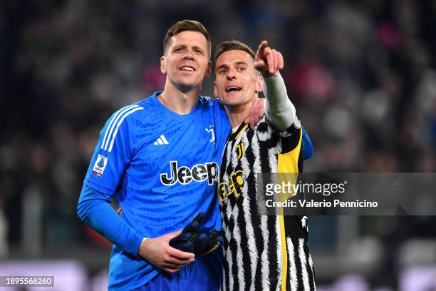 Wojciech Szczesny and Arkadiusz Milik of Juventus interact following their sides victory in the Serie A TIM match between Juventus and AS Roma at...