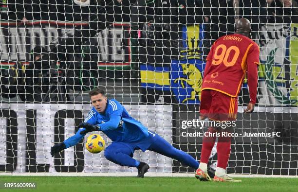 Juventus goalkeeper Wojciech Szczesny saves the ball during the Serie A TIM match between Juventus and AS Roma at Allianz Stadium on December 30,...