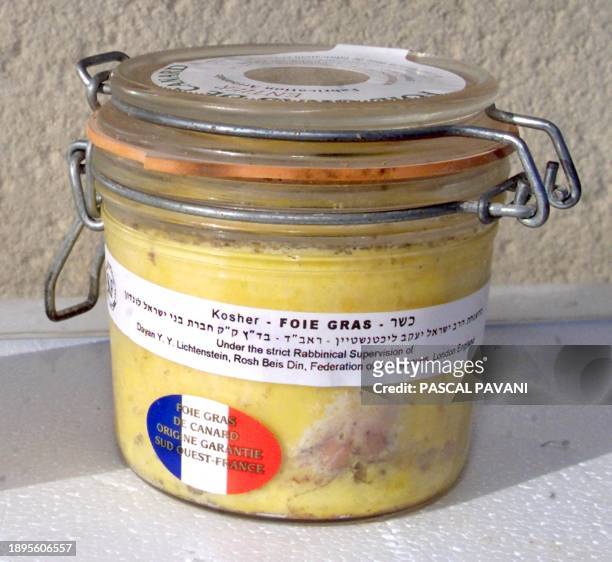 Photo prise le 16 décembre 1999 à Seissan, d'un bocal de foie gras fabriqué par une petite entreprise du Gers qui a décidé d'exploiter le filon de la...