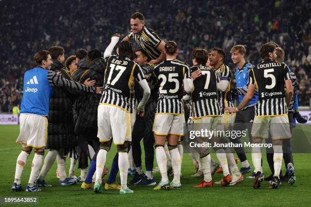 Juventus players celebrate the 1-0 victory following the final whistle of the Serie A TIM match between Juventus and AS Roma at Alliaz Stadium on...