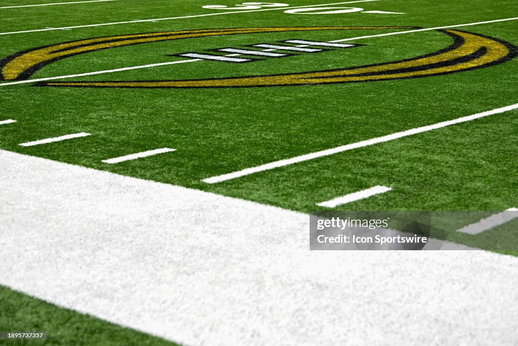 COLLEGE FOOTBALL: JAN 01 CFP Semifinal - Allstate Sugar Bowl - Texas vs Washington