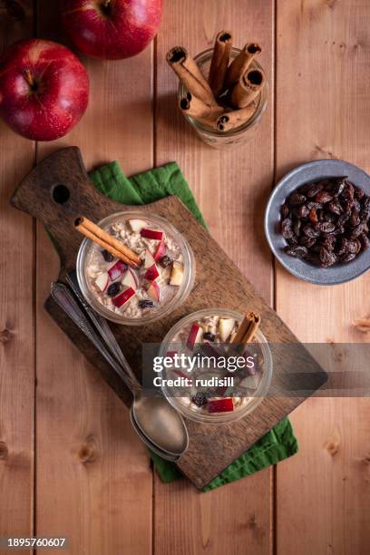 apple cinnamon overnight oats - oatmeal raisin stock pictures, royalty-free photos & images