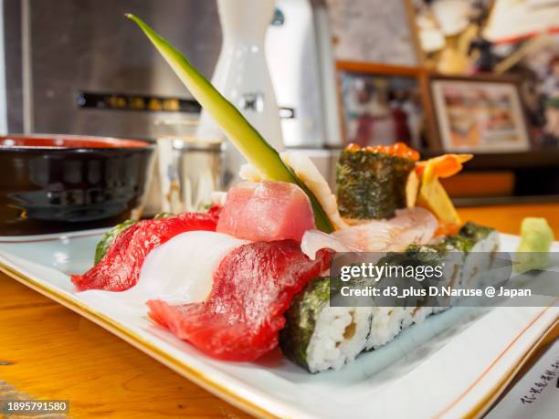 oarai's famous tank-style sushi.
and it's delicious. - 茨城県 stock pictures, royalty-free photos & images