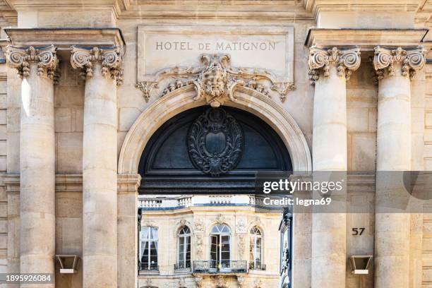 paris : hotel de matignon entrance - minister clergy photos et images de collection