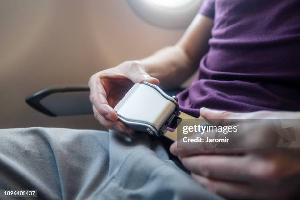 fasten seat bealt - cintura di sicurezza foto e immagini stock